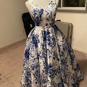 Jvn size 0 blue floral gown